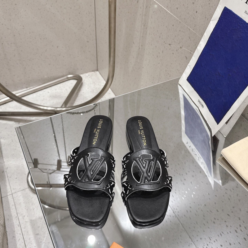 l0vis Vvtt0n slippers